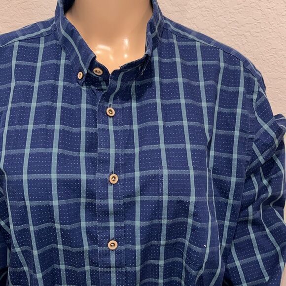 UNTUCKit  - Picture 2 of 8